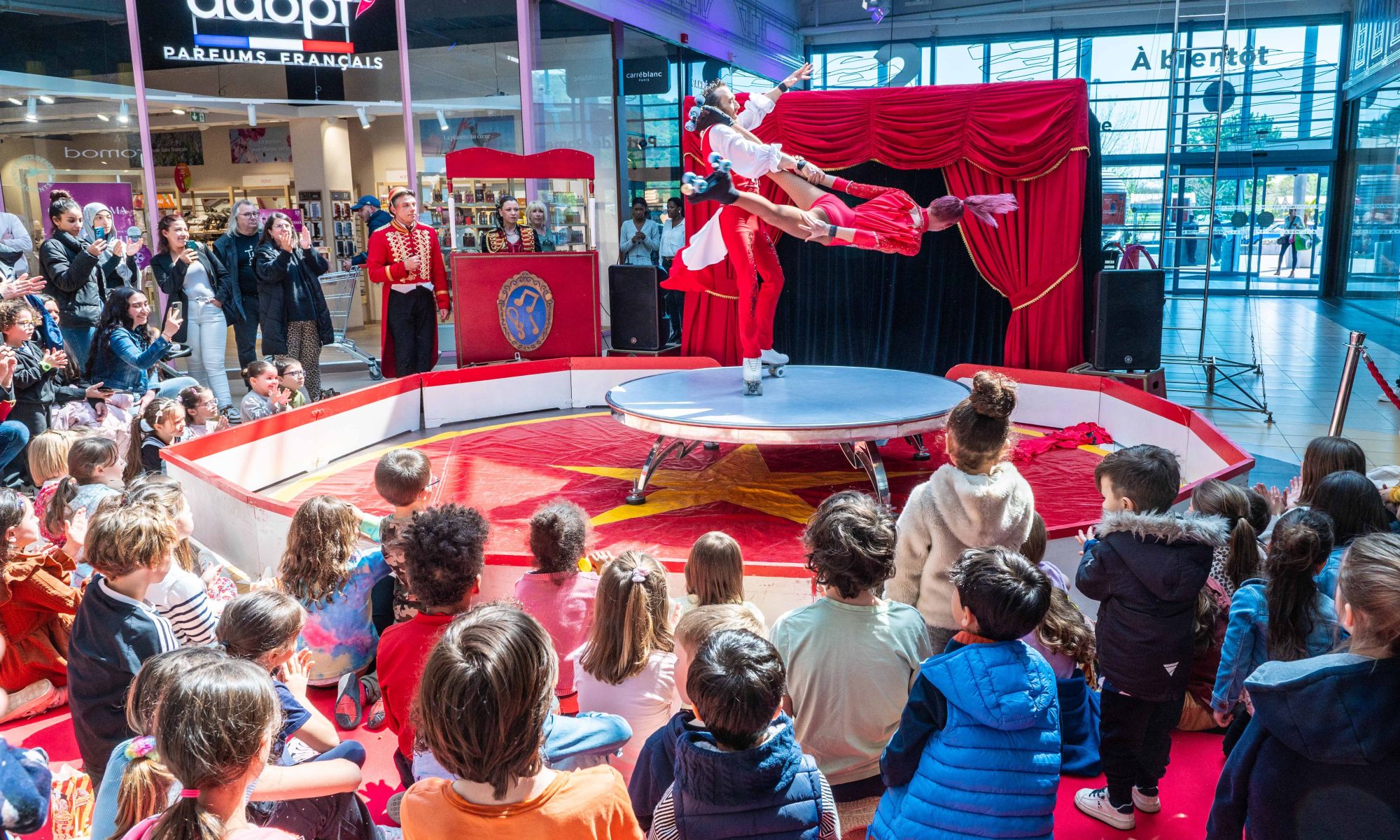 Spectacle au sein de la galerie marchande pour animation commerciale