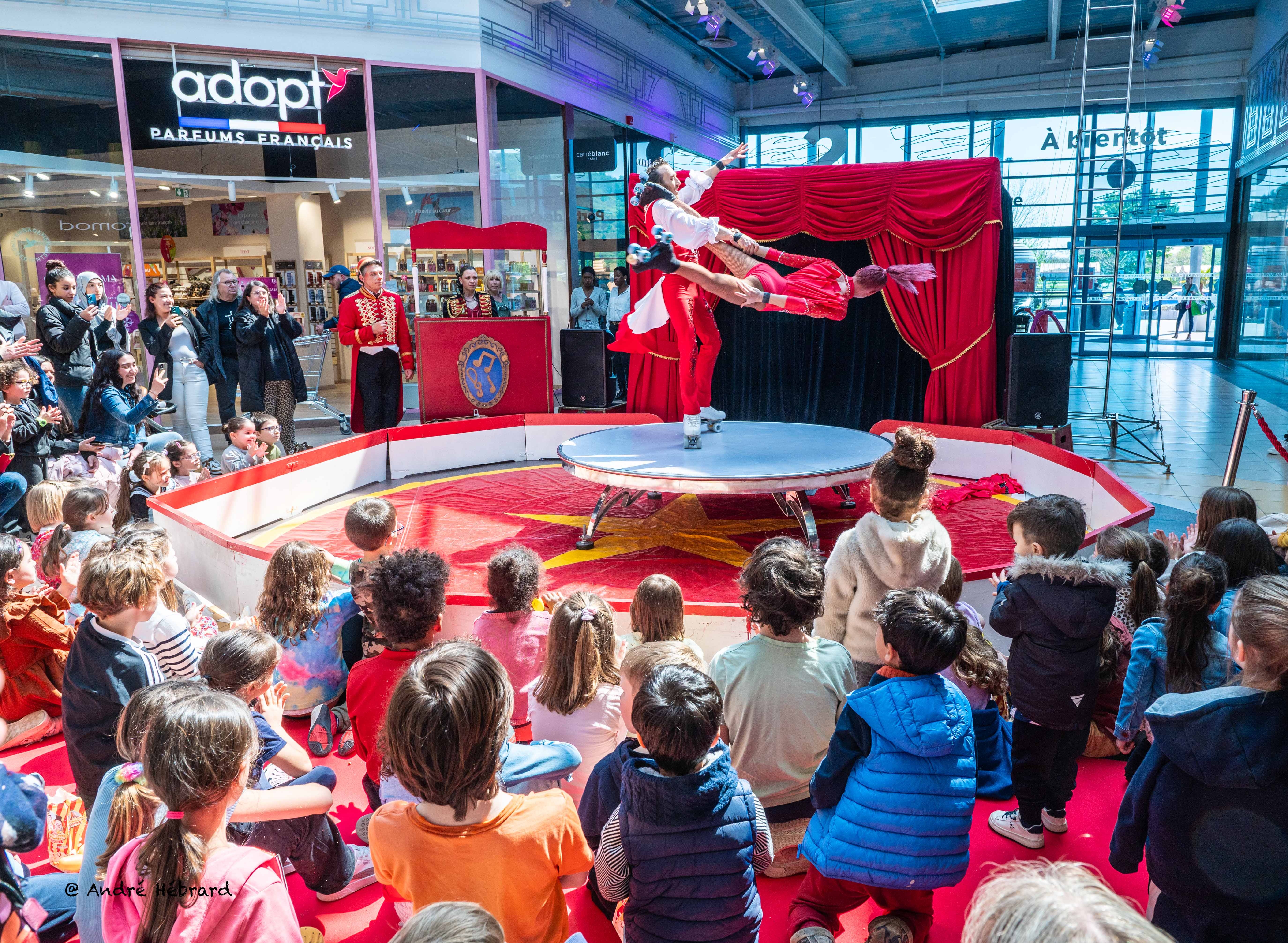 Spectacle au sein de la galerie marchande pour animation commerciale