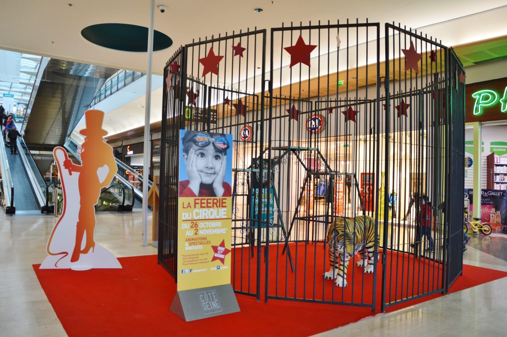 Décor de cirque galerie marchande