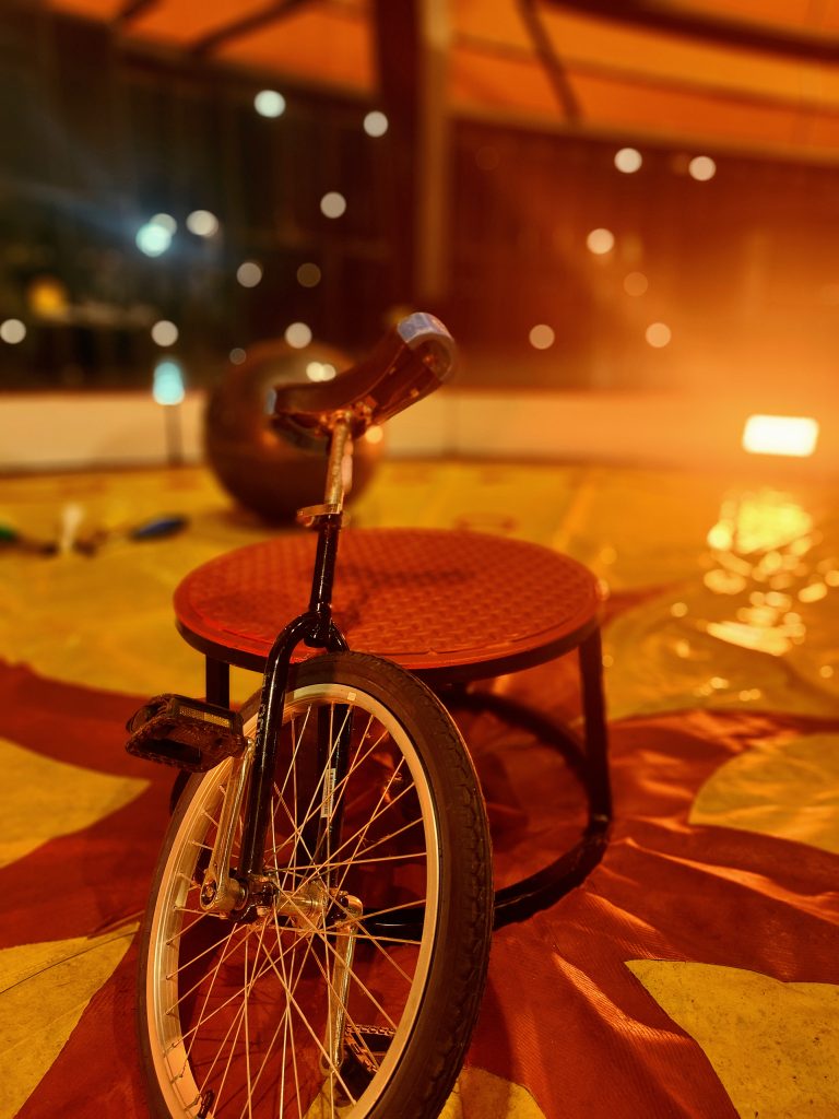 Monocycle cirque pour location scénette ambiance clown